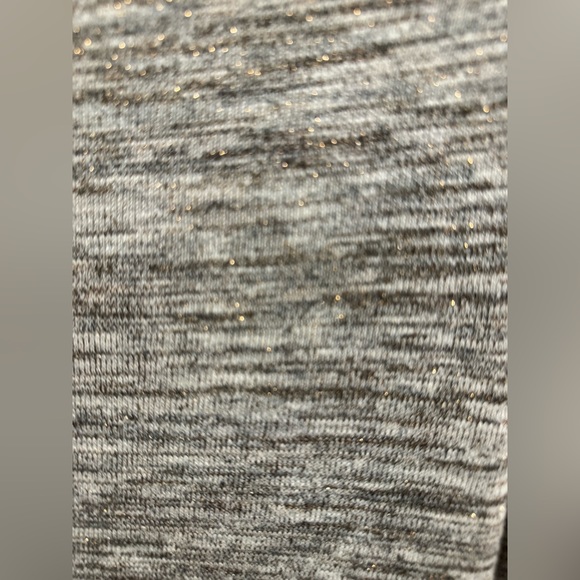 Madison & Lola Cream, Gold, Grey V-Neck Sweater Ribbed side detailing, split hem - Picture 2 of 4